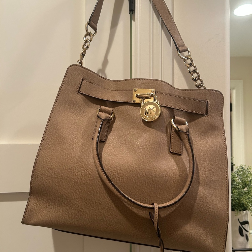 Michael Kors Tan Leather bag, cones with dust bag